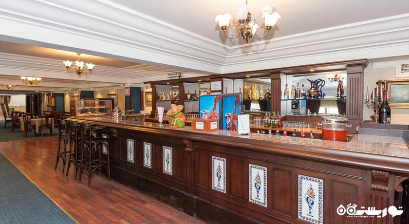 نمای بار هتل کلاب یالی اند ریزورت	